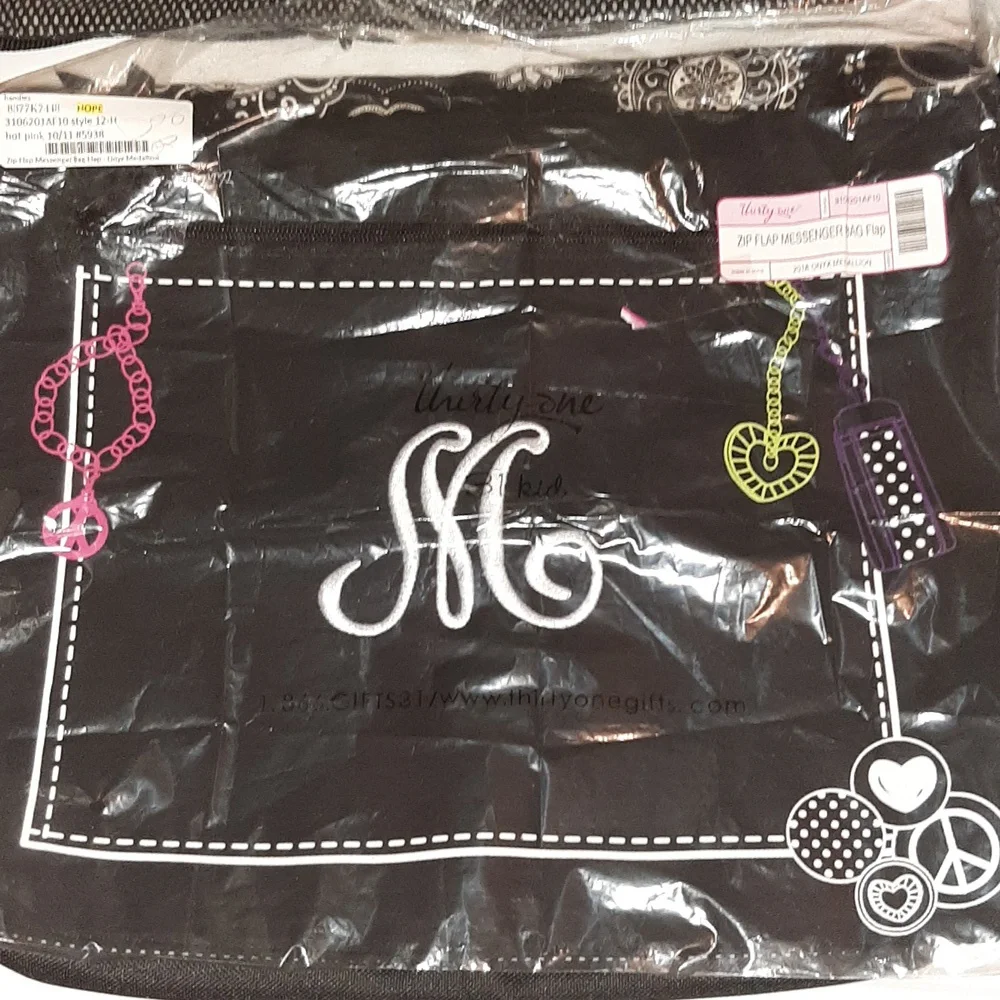 💞🛍Thirty-One Messenger Bag with 3 Reversible Flaps🛍💞